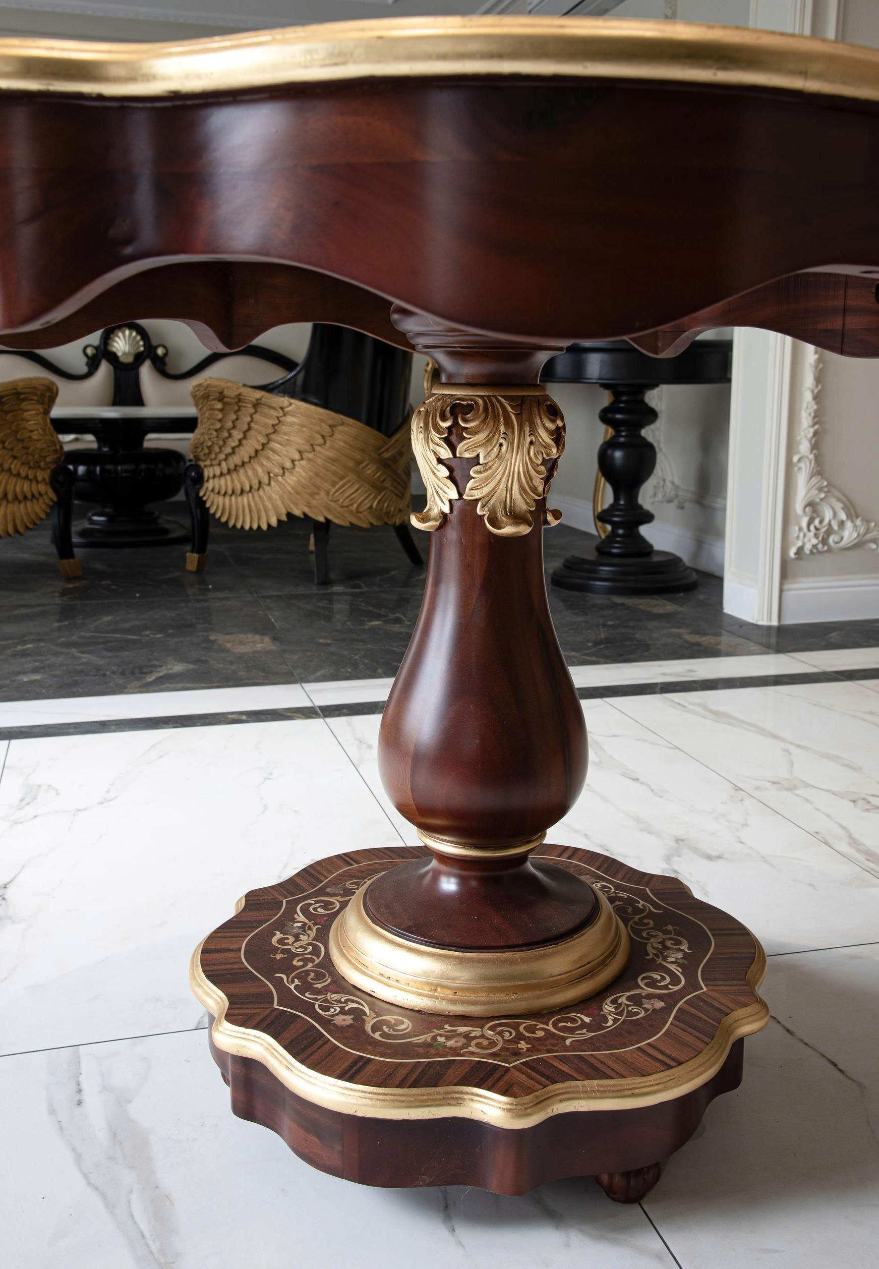 BÀN TRANG TRÍ CỔ ĐIỂN HỌA TIẾT LÁ VÀNG